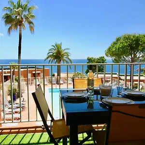 https://entre-mer-et-massif-forestier-de-lestrel.fr-provencehotel.com